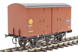 Dapol 7F-016-007 O Gauge Banana Van Fyffes Bauxite B880898 - Picture 1 of 2