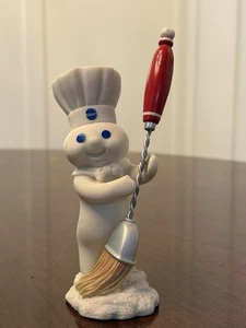 Figura de coleccionista Pillsbury Doughboy “CLEAN SWEEP” 2001 Danbury como nueva 6” - Imagen 1 de 5