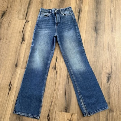 Pantalones de mezclilla Forever 21 tiro alto pierna recta para mujer 28 Y2K dobladillo dividido lavado oscuro 32” Foto 1 de 4