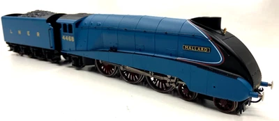 HORNBY MODEL RAILWAY R3395TTS LNER CLASS A4 MALLARD SOUND FITTED OO TRAIN - Image 1 of 4