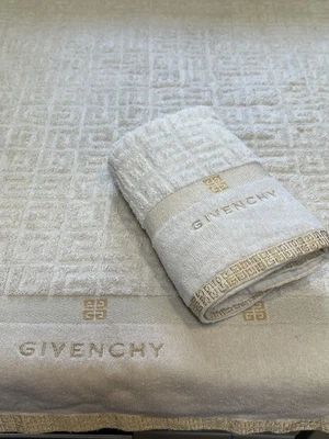 Givenchy полотенца лот кремовый вышитый золото логотип 1 большой бежевый ванна 1 белый руки - Изображение 1 из 4