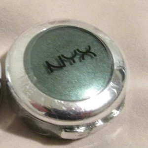 LOTE DE 2 sombras de ojos prismáticas NYX Cosmetics PS11 nuevas, precintadas - Imagen 1 de 3