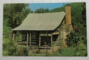 A Typical Cabin Home In The Heart Of The Mountains. Postcard (Q1) - Picture 1 of 2