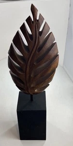 Blattskulptur aus Holz - handgeschnitzt Massivholz Couchtischdeko - Bild 1 von 5