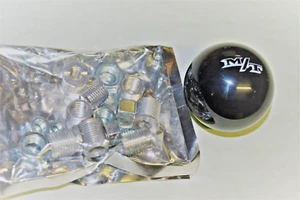 Nueva perilla de cambio redonda NEGRA con LOGOTIPO BLANCO - Mickey Thompson "métrico" - muchos insertos - Imagen 1 de 3