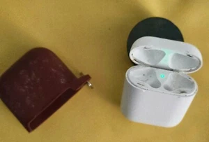 air buds charging unit only (see photos) with Silicon case - Picture 1 of 1