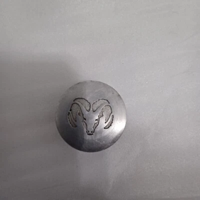 Cubierta de cubo de tapa central de metal mecanizado para caravana Dodge OEM 2001 2002 4782258AA Foto 1 de 2