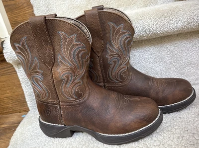 ARIAT WOMEN'S ANTHEM SHORTIE PERFORMANCE WESTERN BOOTS - ROUND TOE SZ 6B - Image 1 of 4