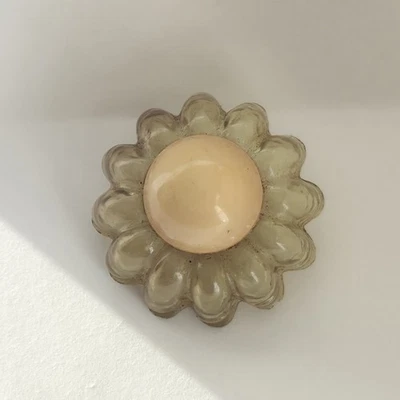 Vintage Molded Shank Button Retro Plastic Dome Sunflower Green/Amber & Tan 29 mm - Image 1 of 4