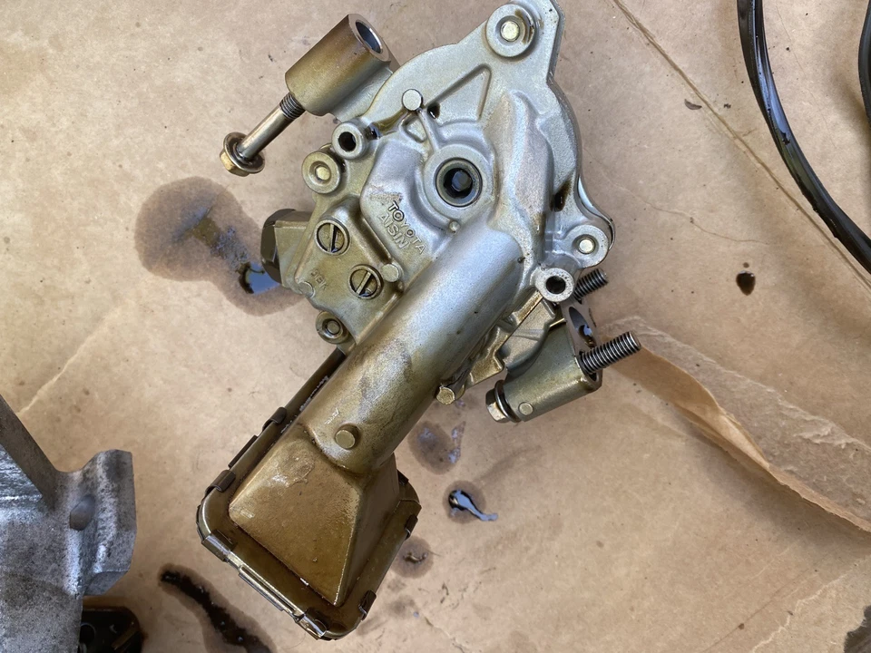 2010 2011 2012 2013 2014 2015 Toyota Prius Oil Pump OEM 3rd Generation - Image 1 of 2