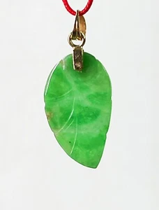 Vintage geschnitzter grüner Jadeit Jade Blattform Anhänger 14k Gelbgold - Bild 1 von 4