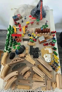 Eisenbahnsammlung riesig Holzeisenbahn versch. Marken - Bild 1 von 8