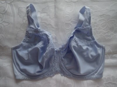 TRIUMPH, Sujetador con aros en talla 38DD, color en azul bebé Foto 1 de 2