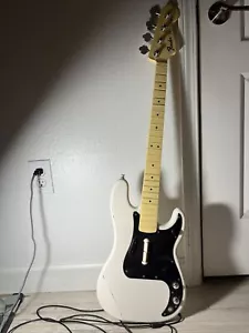 Rock Band XBOX 360 Fender Precision Bass Replica 9806 + Stratocaster - Picture 1 of 7
