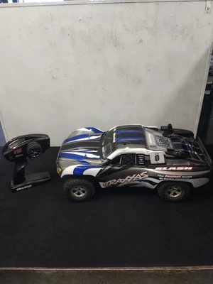 Traxxas Slash RC RTR 2WD Short Course Truck - Image 1 of 4