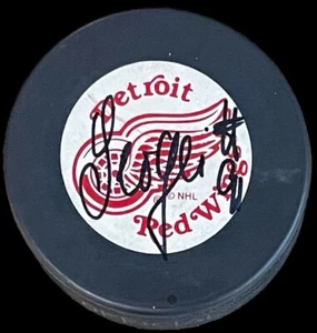 SERGEI FEDOROV SIGNED TRENCH RED WINGS PUCK BAS COA 97 1st Name only SIGNATURE - Picture 1 of 2