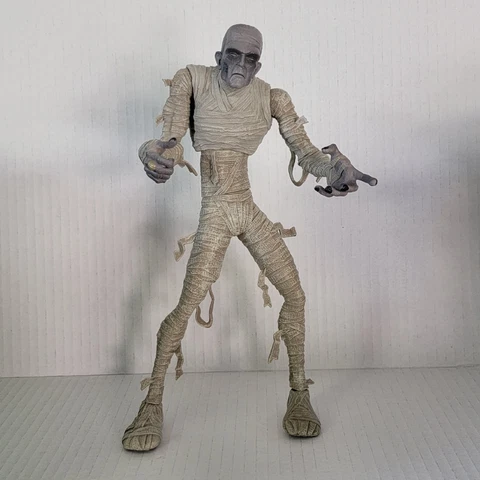 Mezco THE MUMMY Collectible figure - Rare 9" inch scale Universal Monsters Cover