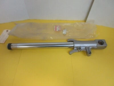 N.O.S OEM Kawasaki Ninja ZX-7 ZX750 tubo garfo tubo destro prata #44013-1392KF - Imagem 1 de 4