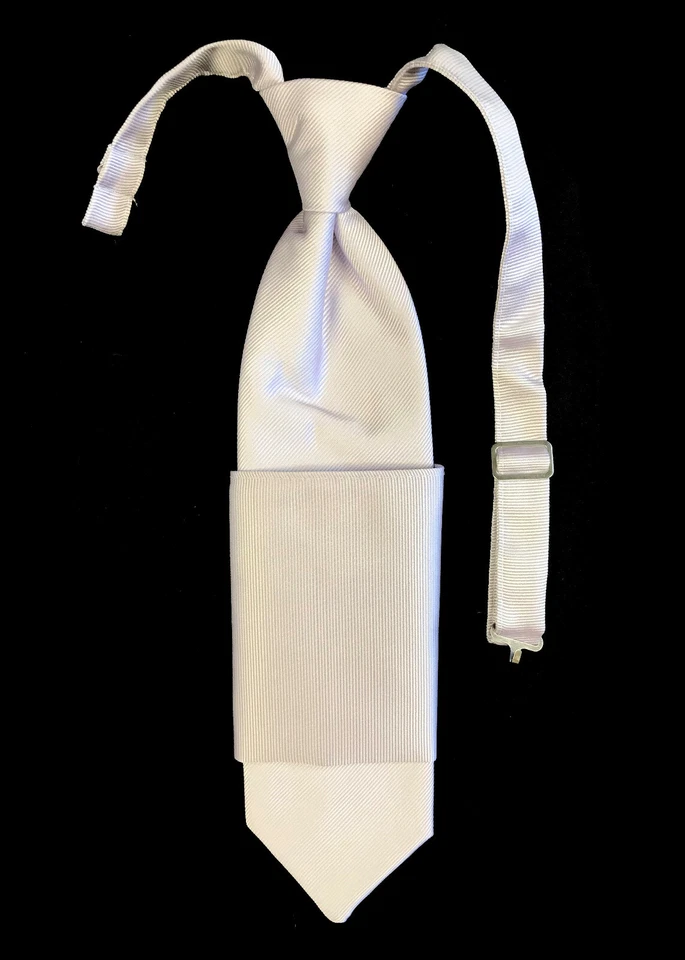 Portador de anillo de boda ajustable preatado y cuadrado de bolsillo plateado para niños Foto 1 de 1