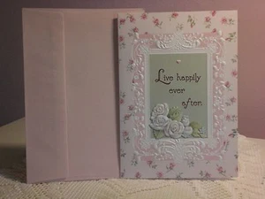 Carol's Rosengarten - Hochzeit - drei schöne weiße Rosen, mit roten Rosen rundum - Bild 1 von 2