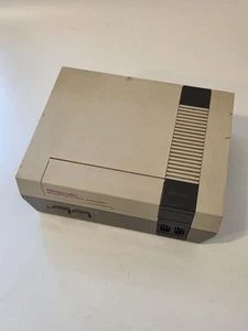 Consola Nintendo Entertainment System NES-001 solo piezas reparación no funciona  - Imagen 1 de 20