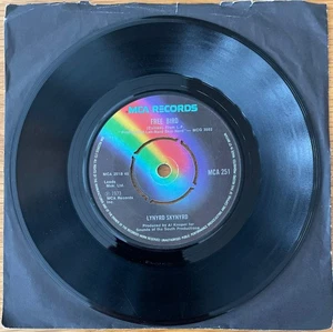 LYNYRD SKYNYRD - * FREE BIRD * SWEET HOME ALBAMA * MCA 251 UK 1976 7 INCH - Picture 1 of 2