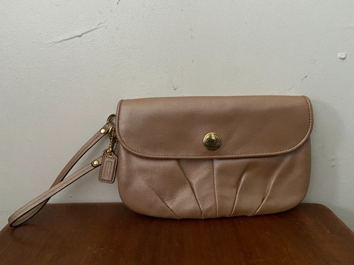 Pochette da polso grande vintage Coach pelle marrone champagne Y2K patta magnetica