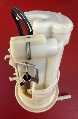 08-16 2014 Yamaha YZFR6 R6 OEM combustible gasolina bomba envío PARA REPUESTOS bomba atascada Foto 1 de 4