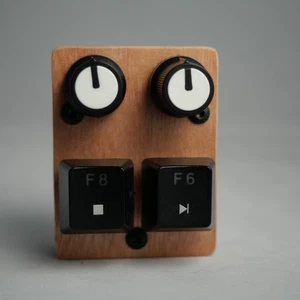 madMidiMini Compact Midi Controller with 2 Note Buttons 2 Potentiometers and LED - Picture 1 of 10