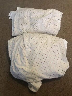 Juego de 2 sábanas ajustables y planas de franela Laura Ashley solo lunares blancos Foto 1 de 4