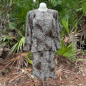 Vintage 80s Leopard Skirt Set Blouse Long Sleeves Volup Argenti Boutique Size 16 - Picture 1 of 14
