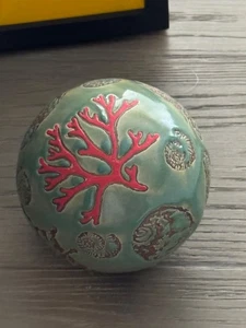 Orbe de cerámica multicolor costero de 4" - Imagen 1 de 5