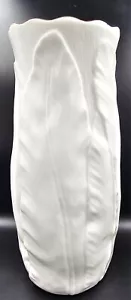 Royal Worcester Vase Raised Fern Leaf Bone China Vintage 1986 England 10.5" H - Picture 1 of 5
