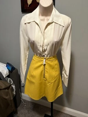 FALDA ZARA AMARILLA VEGANA CUERO CREMALLERA FRONTAL PEQUEÑA NUEVA Foto 1 de 4