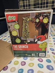 THE GRINCH WHO STOLE CHRISTMAS 5ft LED PRE-LIT TREE OFFICIALLY LICENSED 2024 - Picture 1 of 3
