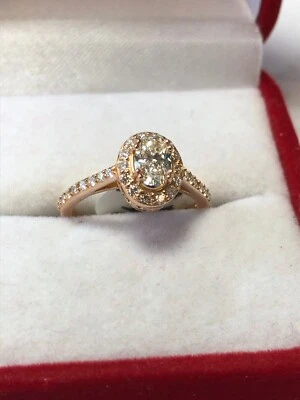 Solitario de diamantes “halo” de oro rosa de 10 quilates, ovalado Foto 1 de 4