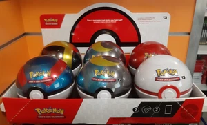 Carte Pokemon - Tin Poke Ball Ottobre 2024 NUOVO SIGILLATO ITA - Foto 1 di 1