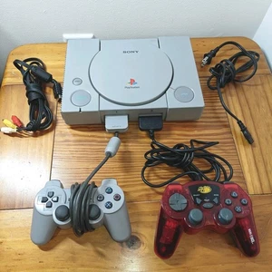 Consola de sistema Sony PlayStation 1 + mando PS1, tarjeta de memoria, AV, cables de alimentación - Imagen 1 de 14
