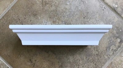 Perfil de moldeo de estante flotante de resina blanca estilo tradicional 8,75" x 4" x 1,75" Foto 1 de 4