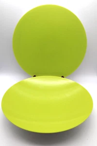 Crate & Barrel Melamin Servierplatte & Schüssel Set neongrün von Melissa Easton - Bild 1 von 5