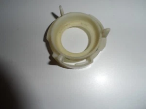 OEM 2006-2015 Nissan Pathfinder Frontier Xterra Headlight Bulb Plastic Retainer - Picture 1 of 7