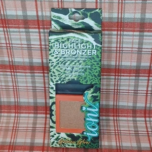 Daintree Electric Jungle Ioni Face Highlighter Golden Glow 0.11oz./5g - Picture 1 of 6