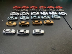 (C) 30 piezas mini modelo de coche escala 1:200 HO miniaturas surtidas multicolor 1,25"" - Imagen 1 de 3