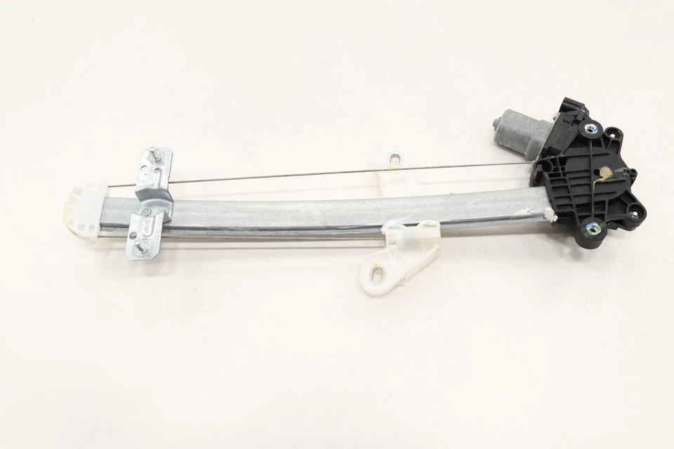 Honda Accord 2018-2022 regulador de ventana de puerta trasera izquierda con motor OEM Foto 1 de 4