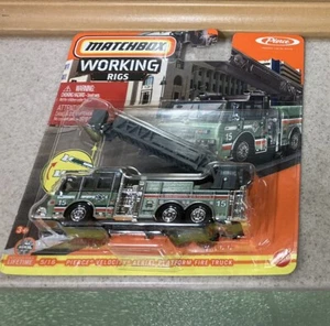 2024 MATCHBOX WORKING RIGS PIERCE VELOCITY AERIAL PLATFORM FEUERWEHRAUTO (GRÜN) - Bild 1 von 2