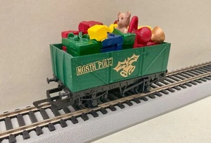 Hornby Santa Express Green Parcel Wagon calibre 0-0 - Imagen 1 de 3