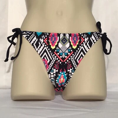 Xhilaration Mediano Bikini Parte Inferior Cheeky Fruncido Geo Estampado Traje de Baño Traje de Baño Foto 1 de 4