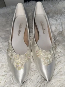 Elegante elfenbeinfarbene Satin Vintage Brautschuhe Größe 9 M - Bild 1 von 5