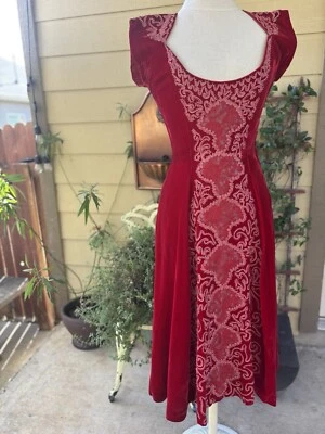 Stunning Velvet And Lace 50’s Fit And Flare Vintage Dress Sz XS Read Description - Image 1 of 4