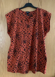 T-Shirt Damen, Gr.42/44, rot, kurzarm, oversized, Leopardenmuster, ärmellos - Bild 1 von 3